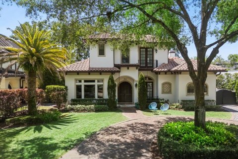 House in Winter Park, Florida 5 bedrooms, 281.31 sq.m. № 2112233 - photo 4