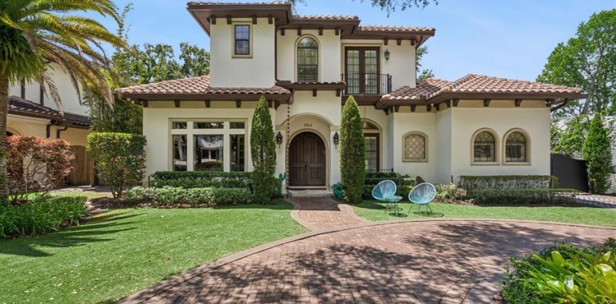 House in Winter Park, Florida 5 bedrooms, 281.31 sq.m. № 2112233