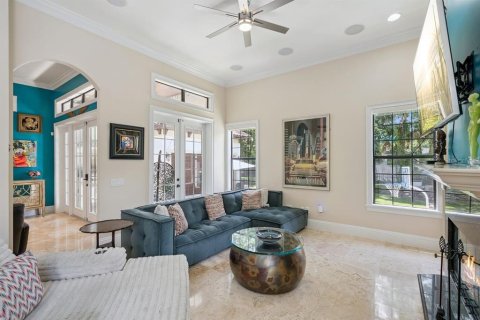 House in Winter Park, Florida 5 bedrooms, 281.31 sq.m. № 2112233 - photo 15