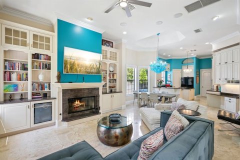 House in Winter Park, Florida 5 bedrooms, 281.31 sq.m. № 2112233 - photo 16
