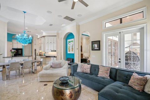 House in Winter Park, Florida 5 bedrooms, 281.31 sq.m. № 2112233 - photo 17