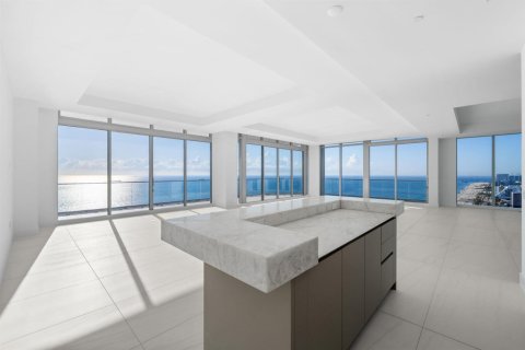Condo in Fort Lauderdale, Florida, 3 bedrooms № 2078188 - photo 12