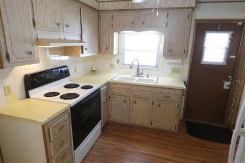 Condo in Holiday, Florida, 2 bedrooms  № 2102418 - photo 10