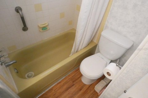 Condo in Holiday, Florida, 2 bedrooms  № 2102418 - photo 21