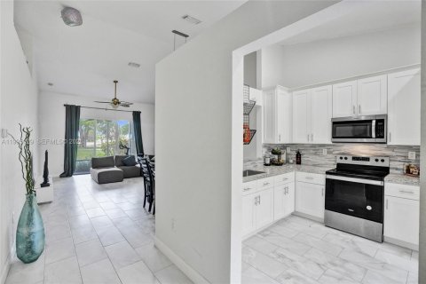 Adosado en venta en Sunrise, Florida, 2 dormitorios, 122.63 m2 № 2062748 - foto 11