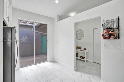 Adosado en venta en Sunrise, Florida, 2 dormitorios, 122.63 m2 № 2062748 - foto 16