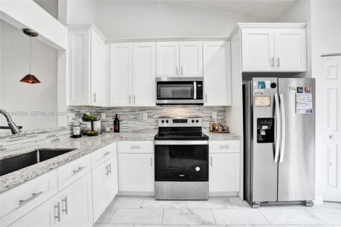 Adosado en venta en Sunrise, Florida, 2 dormitorios, 122.63 m2 № 2062748 - foto 12