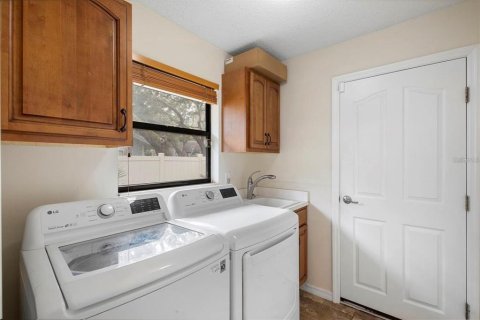 House in Ormond Beach, Florida 5 bedrooms, 273.69 sq.m. № 2418694 - photo 23