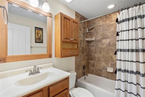 House in Ormond Beach, Florida 5 bedrooms, 273.69 sq.m. № 2418694 - photo 21