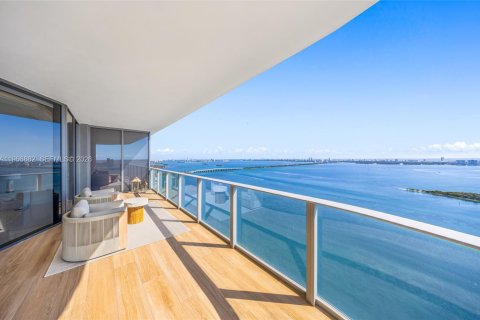 Condominio en venta en Miami, Florida, 4 dormitorios, 239.87 m2 № 2033455 - foto 2