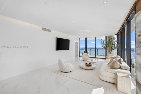 Condominio en venta en Miami, Florida, 4 dormitorios, 239.87 m2 № 2033455 - foto 10