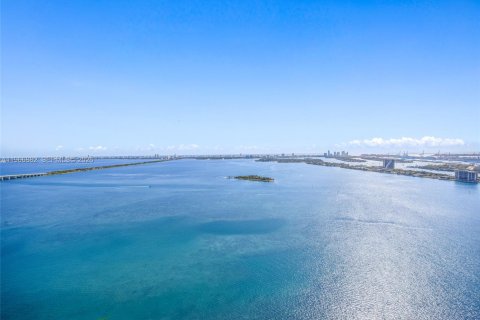 Condominio en venta en Miami, Florida, 4 dormitorios, 239.87 m2 № 2033455 - foto 4