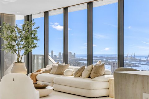 Condominio en venta en Miami, Florida, 4 dormitorios, 239.87 m2 № 2033455 - foto 12