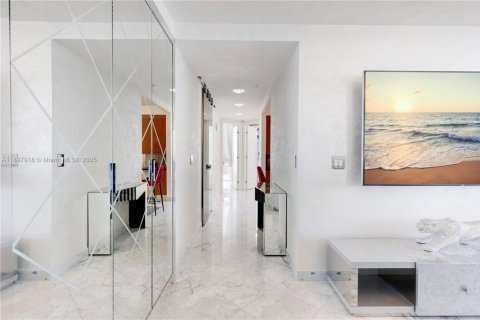 Condominio en venta en Sunny Isles Beach, Florida, 3 dormitorios, 199.09 m2 № 1949674 - foto 27