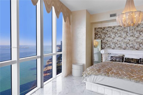 Condominio en Sunny Isles Beach, Florida, 3 dormitorios № 1949674