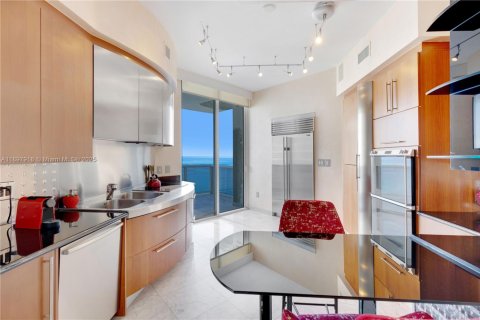 Condominio en venta en Sunny Isles Beach, Florida, 3 dormitorios, 199.09 m2 № 1949674 - foto 3