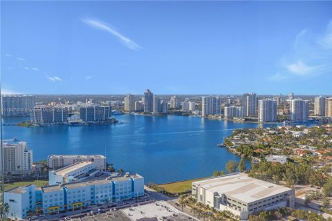 Condominio en venta en Sunny Isles Beach, Florida, 3 dormitorios, 199.09 m2 № 1949674 - foto 11