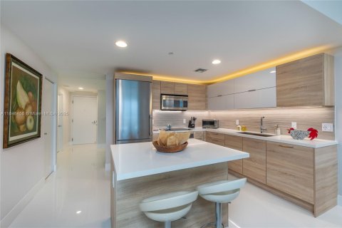 Condo in North Miami Beach, Florida, 2 bedrooms  № 1850358 - photo 11