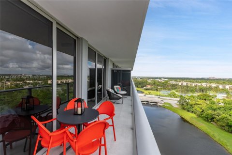 Condo in North Miami Beach, Florida, 2 bedrooms  № 1850358 - photo 21