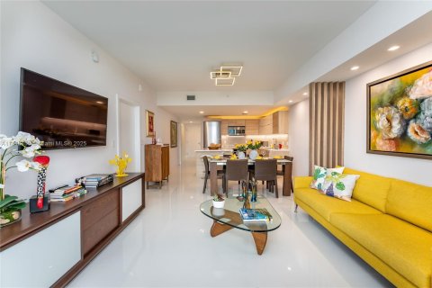 Condo in North Miami Beach, Florida, 2 bedrooms  № 1850358 - photo 16