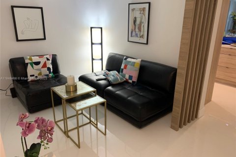 Condo in North Miami Beach, Florida, 2 bedrooms  № 1850358 - photo 5