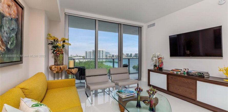 Condo in North Miami Beach, Florida, 2 bedrooms  № 1850358