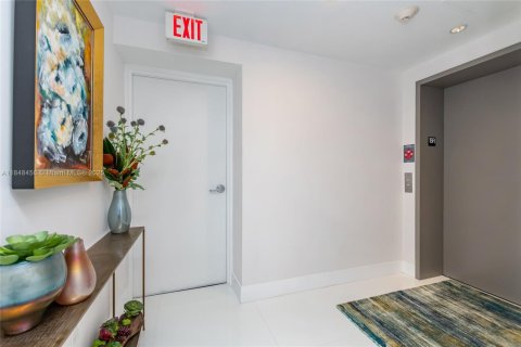 Condo in North Miami Beach, Florida, 2 bedrooms  № 1850358 - photo 3
