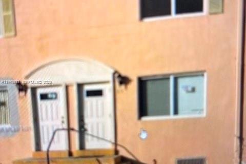 Touwnhouse à louer à Miami, Floride: 3 chambres, 106.84 m2 № 2056826 - photo 1