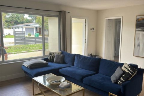 Casa en venta en Miami, Florida, 4 dormitorios, 141.49 m2 № 2066191 - foto 14