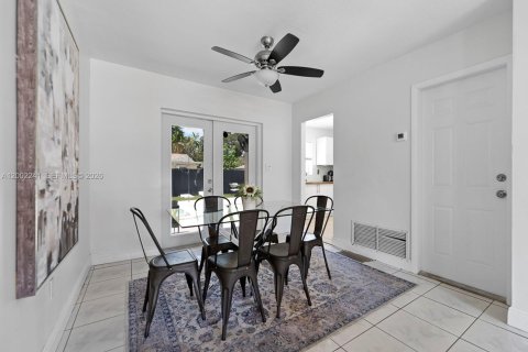 Casa en venta en Miami, Florida, 4 dormitorios, 141.49 m2 № 2066191 - foto 20