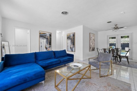 Casa en venta en Miami, Florida, 4 dormitorios, 141.49 m2 № 2066191 - foto 17