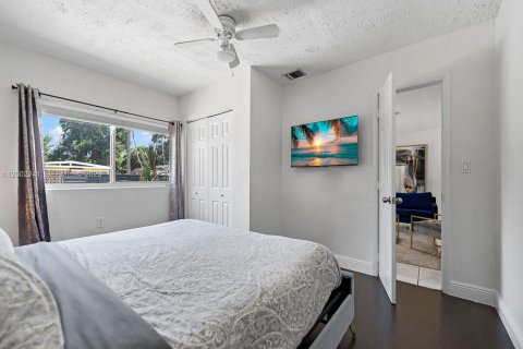 Casa en venta en Miami, Florida, 4 dormitorios, 141.49 m2 № 2066191 - foto 27