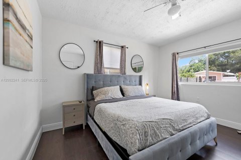 Casa en venta en Miami, Florida, 4 dormitorios, 141.49 m2 № 2066191 - foto 26