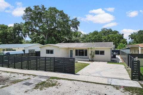 Casa en venta en Miami, Florida, 4 dormitorios, 141.49 m2 № 2066191 - foto 9