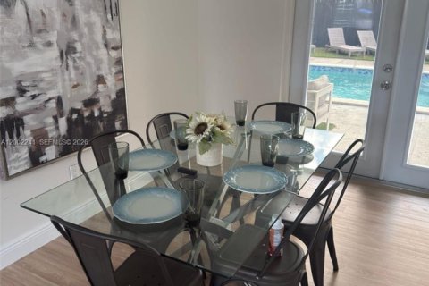 Casa en venta en Miami, Florida, 4 dormitorios, 141.49 m2 № 2066191 - foto 18