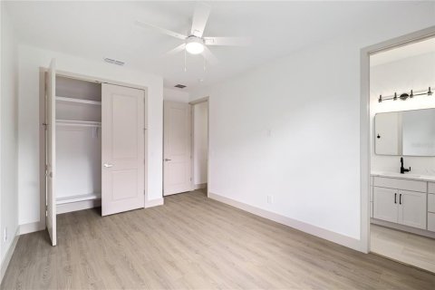 Casa en venta en Orlando, Florida, 4 dormitorios, 260.22 m2 № 1899200 - foto 21