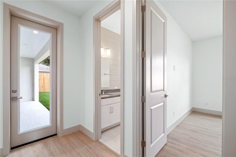 Casa en venta en Orlando, Florida, 4 dormitorios, 260.22 m2 № 1899200 - foto 17