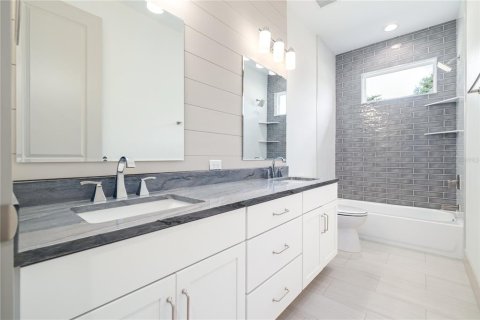 Casa en venta en Orlando, Florida, 4 dormitorios, 260.22 m2 № 1899200 - foto 18