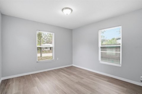 House in Tampa, Florida 3 bedrooms, 97.73 sq.m. № 2235466 - photo 13