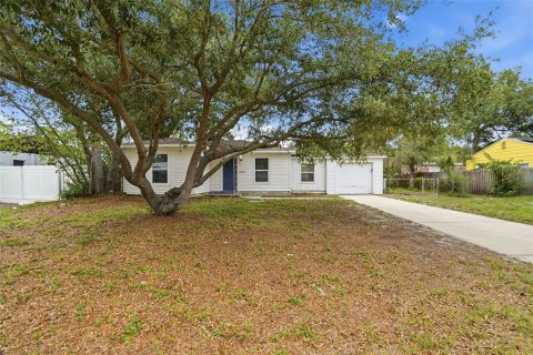 House in Tampa, Florida 3 bedrooms, 97.73 sq.m. № 2235466