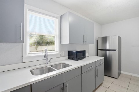 House in Tampa, Florida 3 bedrooms, 97.73 sq.m. № 2235466 - photo 8