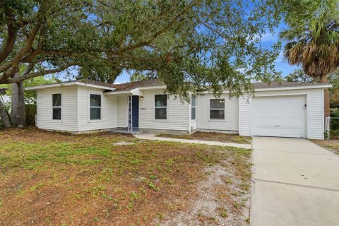House in Tampa, Florida 3 bedrooms, 97.73 sq.m. № 2235466 - photo 4