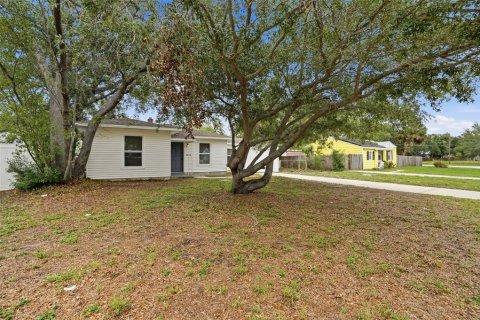 House in Tampa, Florida 3 bedrooms, 97.73 sq.m. № 2235466 - photo 2