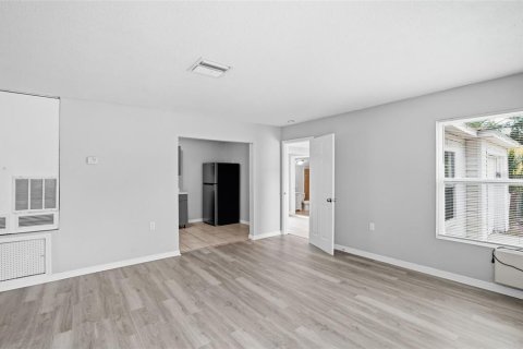 House in Tampa, Florida 3 bedrooms, 97.73 sq.m. № 2235466 - photo 9