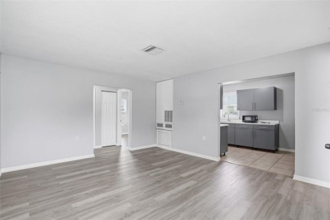 House in Tampa, Florida 3 bedrooms, 97.73 sq.m. № 2235466 - photo 10