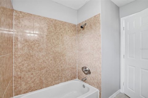 House in Tampa, Florida 3 bedrooms, 97.73 sq.m. № 2235466 - photo 21