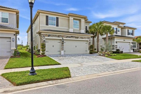 House in Wesley Chapel, Florida 6 bedrooms, 381.92 sq.m. № 2165884 - photo 3
