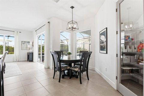 House in Wesley Chapel, Florida 6 bedrooms, 381.92 sq.m. № 2165884 - photo 22