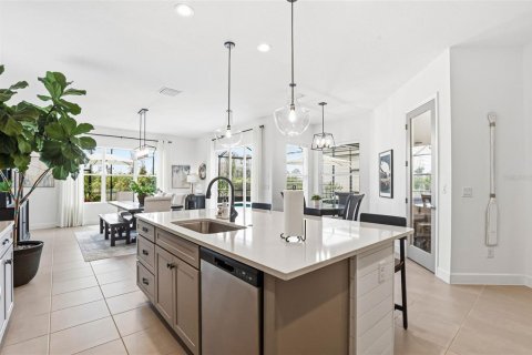 House in Wesley Chapel, Florida 6 bedrooms, 381.92 sq.m. № 2165884 - photo 19