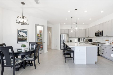 House in Wesley Chapel, Florida 6 bedrooms, 381.92 sq.m. № 2165884 - photo 23